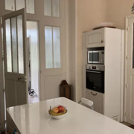 Charme D'antan Avec Jardin Clos Pres De Vichy - Fr-1-489-533 Daire *