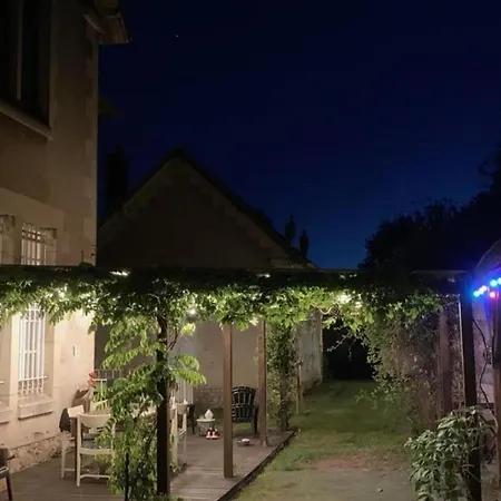 Charme D'antan Avec Jardin Clos Pres De Vichy - Fr-1-489-533