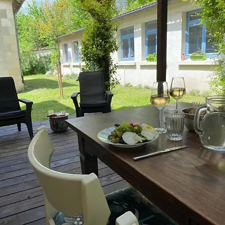 Charme D'antan Avec Jardin Clos Pres De Vichy - Fr-1-489-533 펜션