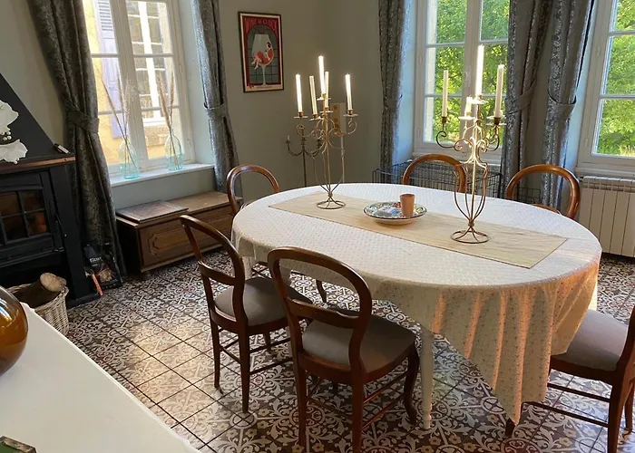 Дом отдыха Charme D'antan Avec Jardin Clos Pres De Vichy - Fr-1-489-533 Sanssat