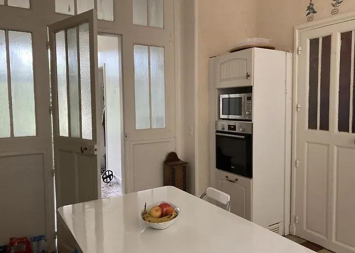 Charme D'antan Avec Jardin Clos Pres De Vichy - Fr-1-489-533 Дом отдыха *