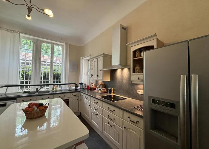 Charme D'antan Avec Jardin Clos Pres De Vichy - Fr-1-489-533 Sanssat